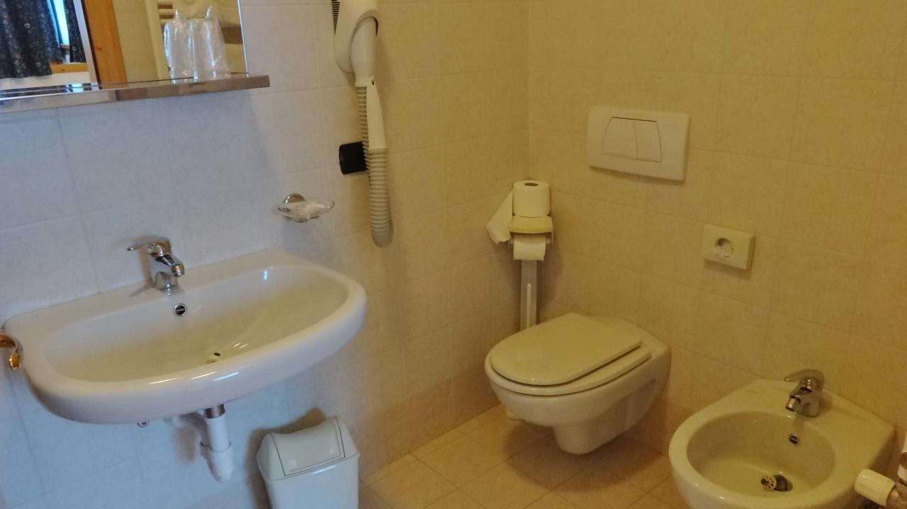 Hotel Giardino บอร์มิโอ ภายนอก รูปภาพ